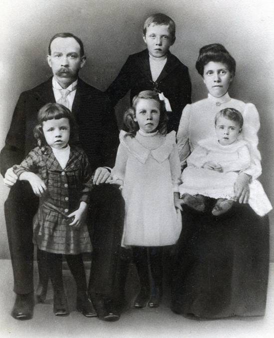 Michael Treacy Family circa 1903.jpg